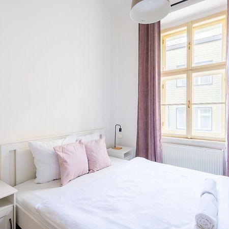 Budget Reznicka Apartment Praga Exterior foto