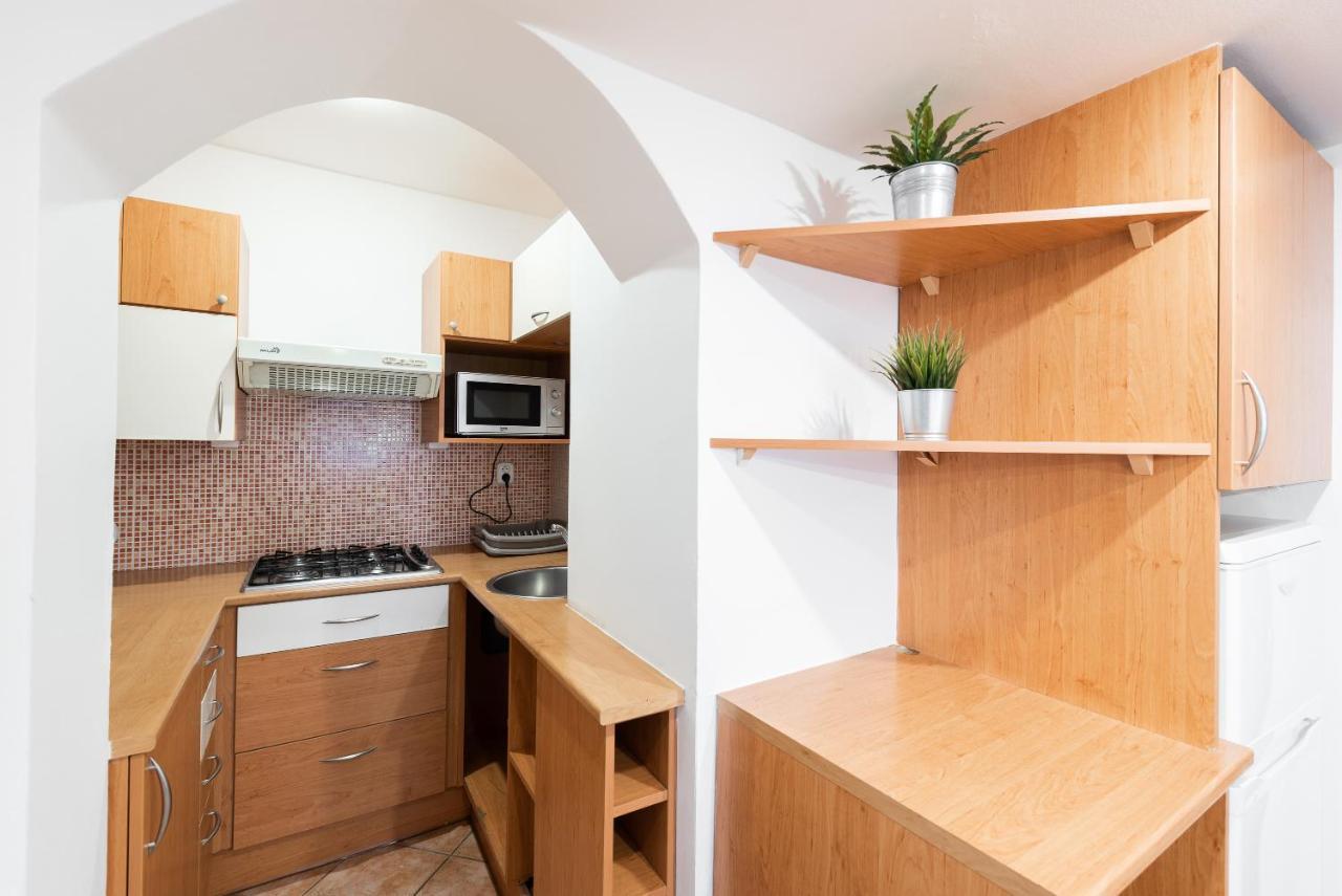 Budget Reznicka Apartment Praga Exterior foto