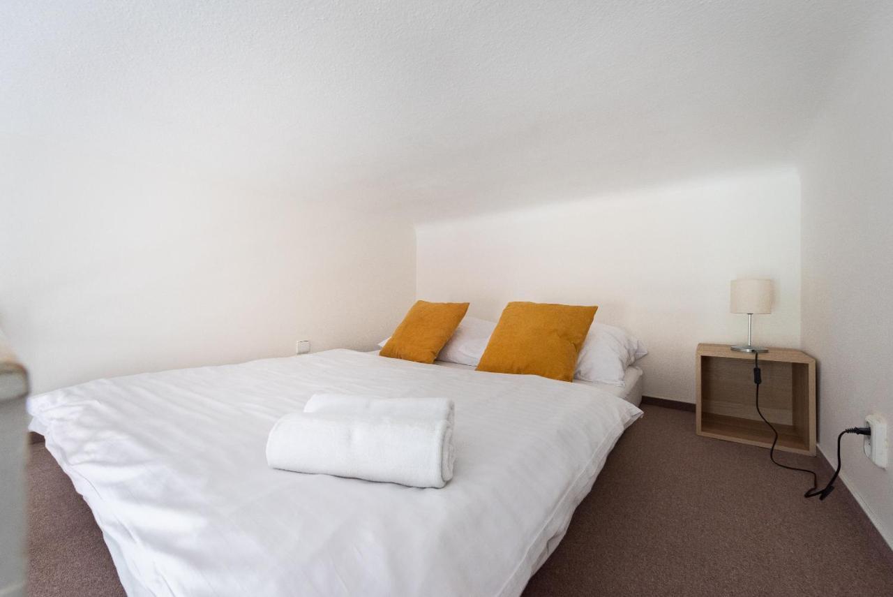Budget Reznicka Apartment Praga Exterior foto