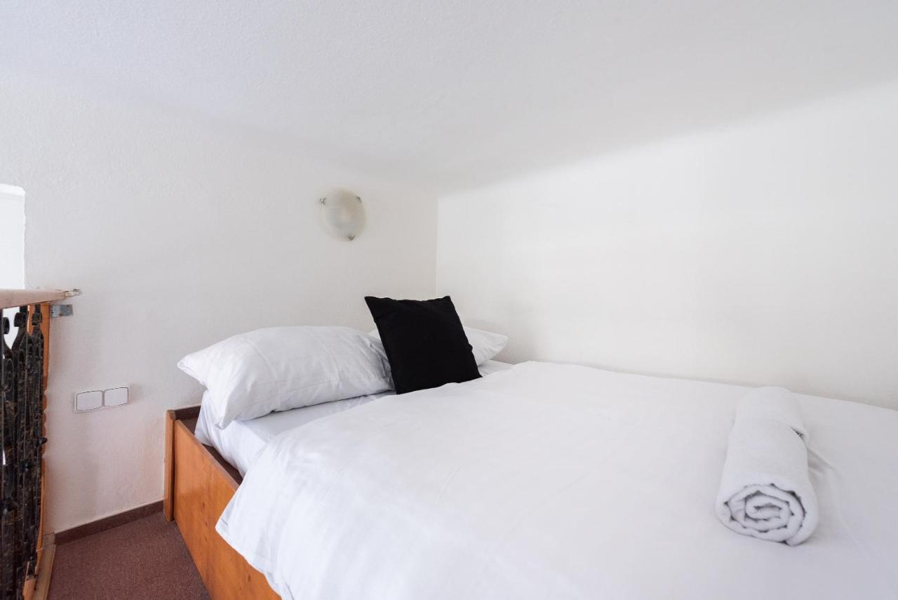 Budget Reznicka Apartment Praga Exterior foto