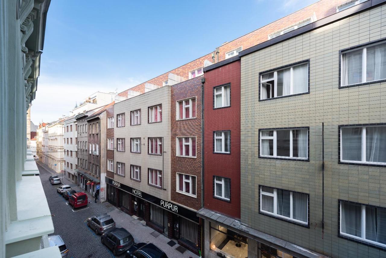 Budget Reznicka Apartment Praga Exterior foto